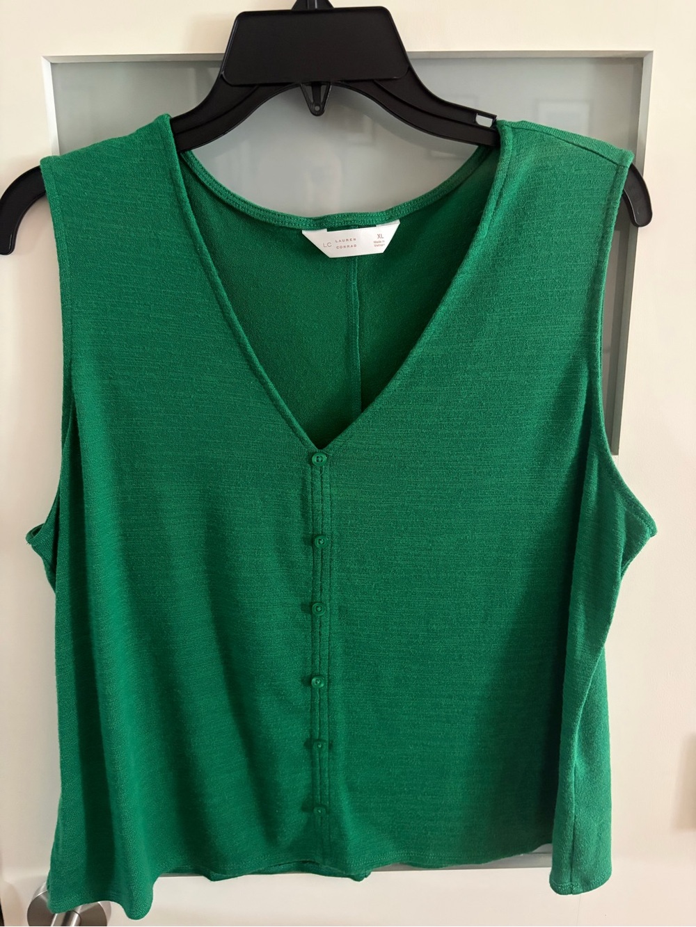 LC Lauren Conrad Emerald Green V-Neck Sleeveless Button-Front Camisole